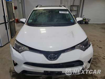 Piąte zdjęcie samochodu w środku: 2017 TOYOTA RAV4 XLE VIN:JTMRFREV0HD220497 - miniatura