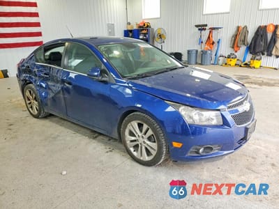 Czwarte zdjęcie samochodu z boku: 2013 CHEVROLET CRUZE LTZ VIN:1G1PG5SB9D7271585 - miniatura