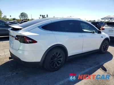 Trzecie zdjęcie samochodu z tyłu: 2020 TESLA MODEL X VIN:5YJXCBE20LF231403 - miniatura