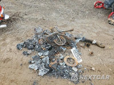 Trzecie zdjęcie samochodu z tyłu: 2003 HONDA CRF450 R VIN:JH2PE05363M105066 - miniatura