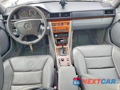 Zdjęcie 8 z 12 samochodu: 1995 MERCEDES-BENZ E 320 BASE VIN:WDBEA32E6SC241686 - miniatura