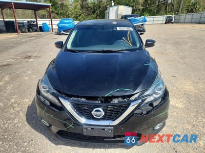 Piąte zdjęcie samochodu w środku: 2017 NISSAN SENTRA SR VIN:3N1AB7AP1HY256039 - miniatura