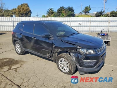 Czwarte zdjęcie samochodu z boku: 2017 JEEP COMPASS SPORT VIN:3C4NJCABXHT668360 - miniatura