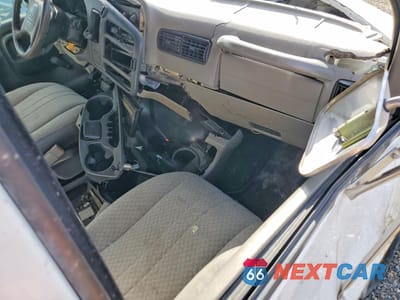 Zdjęcie 10 z 13 samochodu: 2000 CHEVROLET EXPRESS G3500 DELIVERY TRUCK VIN:1GBHG31R5Y1114261 - miniatura