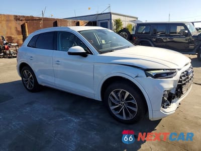 Czwarte zdjęcie samochodu z boku: 2021 AUDI Q5 PREMIUM VIN:WA1AAAFY7M2008427 - miniatura