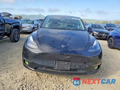 Piąte zdjęcie samochodu w środku: 2023 TESLA MODEL Y VIN:7SAYGDEE8PF707419 - miniatura