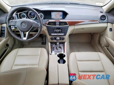 Zdjęcie 8 z 13 samochodu: 2013 MERCEDES-BENZ C 300 4MATIC VIN:WDDGF8AB8DG129750 - miniatura