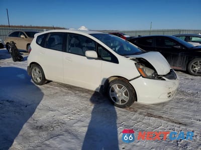 Czwarte zdjęcie samochodu z boku: 2013 HONDA FIT LX VIN:LUCGE8H57D3000348 - miniatura