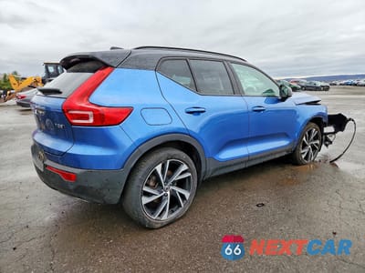 Trzecie zdjęcie samochodu z tyłu: 2020 VOLVO XC40 T5 R-DESIGN VIN:YV4162UM2L2203327 - miniatura
