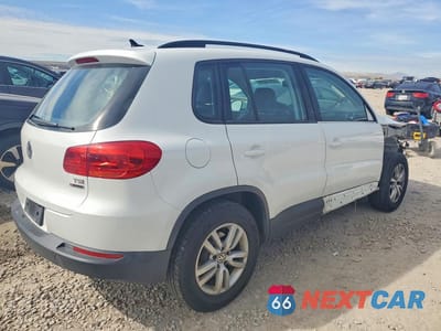 Trzecie zdjęcie samochodu z tyłu: 2017 VOLKSWAGEN TIGUAN S VIN:WVGBV7AX7HK041817 - miniatura