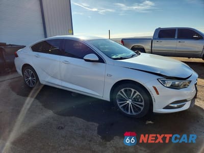 Czwarte zdjęcie samochodu z boku: 2018 BUICK REGAL PREFERRED II VIN:W04GN6SX2J1067556 - miniatura