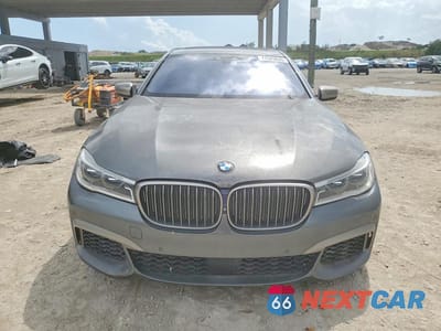 Piąte zdjęcie samochodu w środku: 2018 BMW M760 XI VIN:WBA7H6C50JG614490 - miniatura