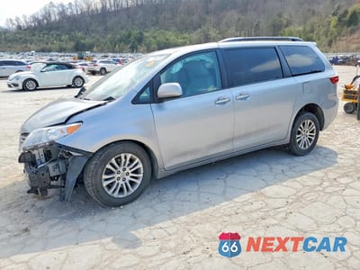 2017 TOYOTA SIENNA XLE 8-PASSENGER 5TDYZ3DCXHS838558 - główne zdjęcie licytacji z USA - miniatura