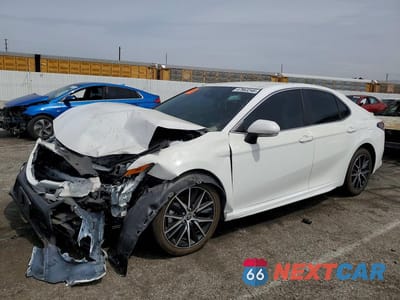 2024 TOYOTA CAMRY SE 4T1G11AKXRU907874 - główne zdjęcie licytacji z USA - miniatura