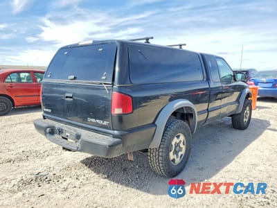 Trzecie zdjęcie samochodu z tyłu: 2000 CHEVROLET S TRUCK S10 VIN:1GCCT19WXY8195037 - miniatura