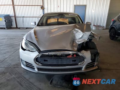 Piąte zdjęcie samochodu w środku: 2013 TESLA MODEL S VIN:5YJSA1CNXDFP17886 - miniatura