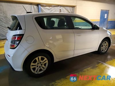 Trzecie zdjęcie samochodu z tyłu: 2017 CHEVROLET SONIC VIN:1G1JG6SH4H4170879 - miniatura
