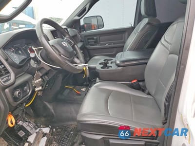 Zdjęcie 7 z 13 samochodu: 2022 RAM 3500 TRADESMAN UTILITY / SERVICE TRUCK VIN:3C63R3GJXNG401925 - miniatura