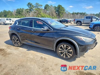 Czwarte zdjęcie samochodu z boku: 2019 INFINITI QX30 VIN:SJKCH5CR0KA008770 - miniatura