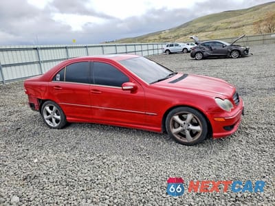 Czwarte zdjęcie samochodu z boku: 2005 MERCEDES-BENZ C 230K SPORT SEDAN VIN:WDBRF40J45A776427 - miniatura