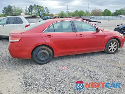 Trzecie zdjęcie samochodu z tyłu: 2010 TOYOTA CAMRY LE VIN:4T4BF3EK9AR081112 - miniatura