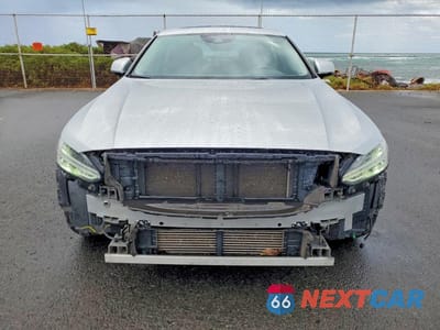 Piąte zdjęcie samochodu w środku: 2018 VOLVO S90 T5 MOMENTUM VIN:LVY982AK0JP035991 - miniatura