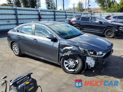 Czwarte zdjęcie samochodu z boku: 2021 KIA FORTE FE VIN:3KPF24AD7ME275018 - miniatura
