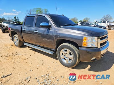 Czwarte zdjęcie samochodu z boku: 2011 CHEVROLET SILVERADO K1500 LT VIN:3GCPKSE35BG259010 - miniatura