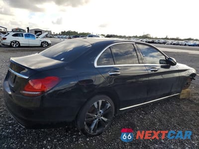 Trzecie zdjęcie samochodu z tyłu: 2019 MERCEDES-BENZ C 300 VIN:55SWF8DB4KU303417 - miniatura