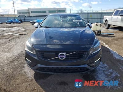 Piąte zdjęcie samochodu w środku: 2017 VOLVO S60 R DESIGN VIN:YV149MTS3H2438131 - miniatura