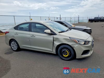 Czwarte zdjęcie samochodu z boku: 2018 HYUNDAI ACCENT SE VIN:3KPC24A39JE035040 - miniatura
