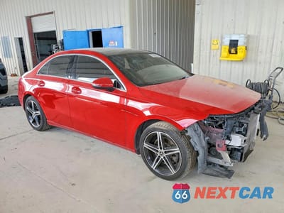 Czwarte zdjęcie samochodu z boku: 2019 MERCEDES-BENZ A 220 VIN:WDD3G4EB3KW013177 - miniatura