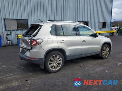 Trzecie zdjęcie samochodu z tyłu: 2011 VOLKSWAGEN TIGUAN S VIN:WVGBV7AX2BW513941 - miniatura