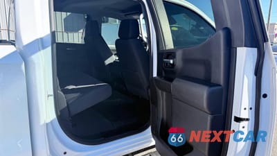 Zdjęcie 6 z 12 samochodu: 2022 CHEVROLET SILVERADO K1500 CUSTOM VIN:3GCPDBEK8NG533662 - miniatura