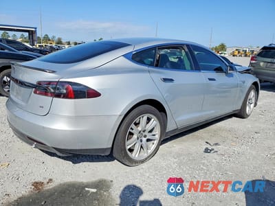 Trzecie zdjęcie samochodu z tyłu: 2014 TESLA MODEL S VIN:5YJSA1H18EFP42972 - miniatura