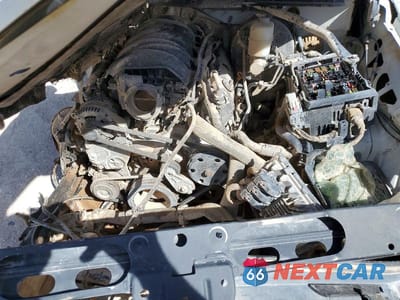 Zdjęcie 12 z 14 samochodu: 2018 CHEVROLET SUBURBAN K1500 VIN:1GNSKKEC4JR118669 - miniatura