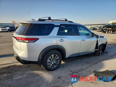 Trzecie zdjęcie samochodu z tyłu: 2025 NISSAN PATHFINDER SV VIN:5N1DR3BAXSC302729 - miniatura