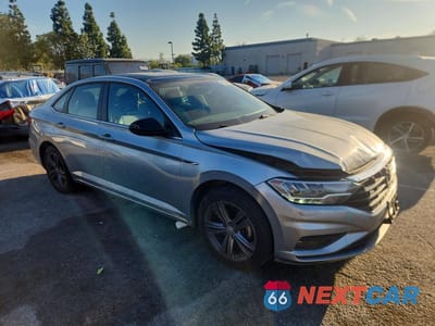 Czwarte zdjęcie samochodu z boku: 2019 VOLKSWAGEN JETTA S VIN:3VWC57BU7KM198225 - miniatura