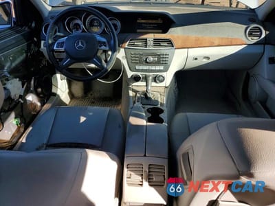 Zdjęcie 8 z 12 samochodu: 2012 MERCEDES-BENZ C 250 VIN:WDDGF4HBXCA656186 - miniatura
