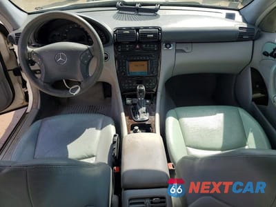 Zdjęcie 8 z 12 samochodu: 2004 MERCEDES-BENZ C 320 4MATIC VIN:WDBRF84J64F457033 - miniatura