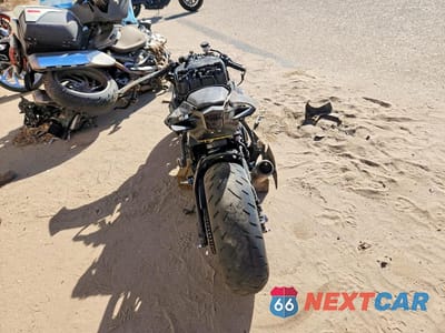 Czwarte zdjęcie samochodu z boku: 2024 YAMAHA YZFR1 VIN:JYARN66E2RA004407 - miniatura