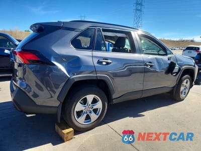 Trzecie zdjęcie samochodu z tyłu: 2025 TOYOTA RAV4 XLE VIN:2T3P1RFV9SW594878 - miniatura