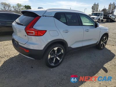 Trzecie zdjęcie samochodu z tyłu: 2020 VOLVO XC40 T5 MOMENTUM VIN:YV4162UK9L2246402 - miniatura