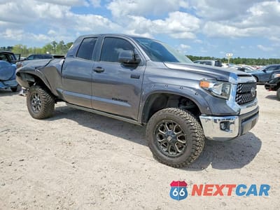 Czwarte zdjęcie samochodu z boku: 2021 TOYOTA TUNDRA SR5 VIN:5TFUY5F10MX958432 - miniatura