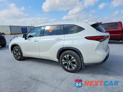 Drugie zdjęcie samochodu z przodu: 2020 TOYOTA HIGHLANDER XLE VIN:5TDGZRAH9LS513391 - miniatura