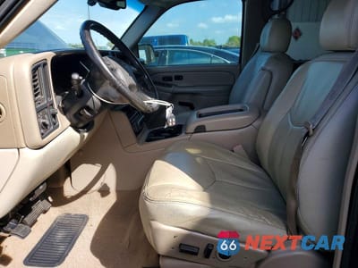 Zdjęcie 7 z 12 samochodu: 2005 CHEVROLET SUBURBAN C1500 VIN:3GNEC16Z45G198326 - miniatura