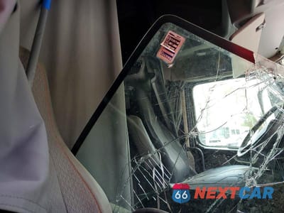 Zdjęcie 6 z 10 samochodu: 2021 VOLVO VNL SEMI TRUCK VIN:4V4NC9EG0MN271743 - miniatura