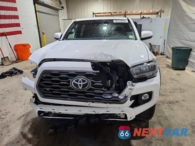 Piąte zdjęcie samochodu w środku: 2022 TOYOTA TACOMA TRD OFF-ROAD VIN:3TYDZ5BN3NT014903 - miniatura