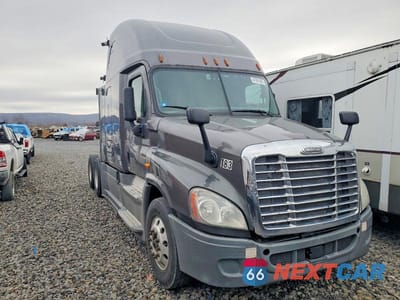 2018 FREIGHTLINER CASCADIA 125 SEMI TRUCK 1FUJGLDRXJLJK3369 - główne zdjęcie licytacji z USA - miniatura