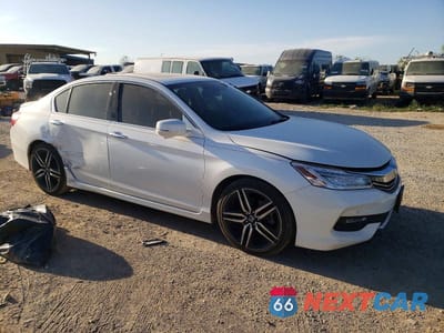 Czwarte zdjęcie samochodu z boku: 2017 HONDA ACCORD TOURING VIN:1HGCR3F96HA030315 - miniatura
